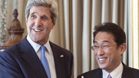 Ngoại trưởng Mỹ John Kerry và Ngoại trưởng Nhật Bản Fumio Kishida.